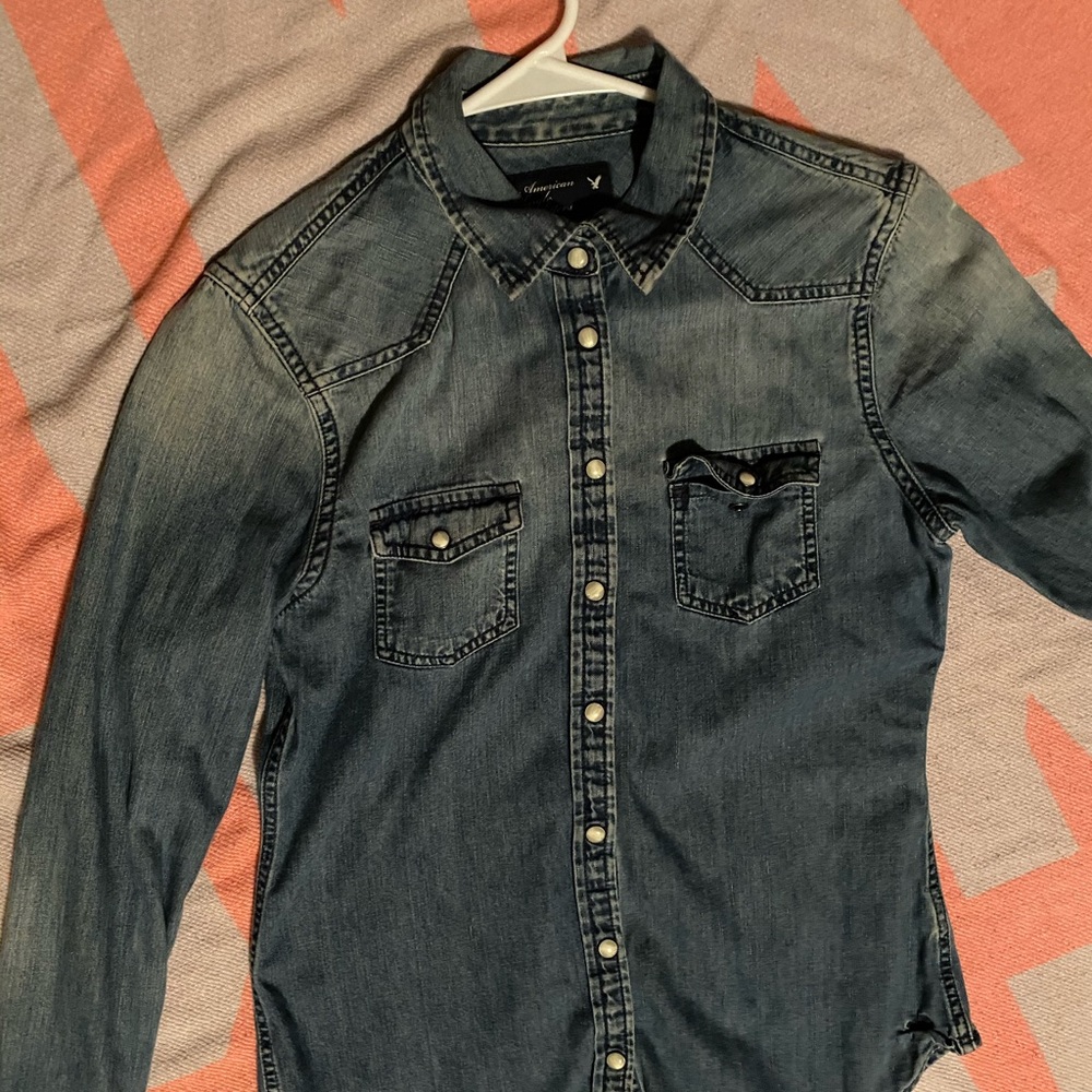 Woman’s American eagle 🦅 button down